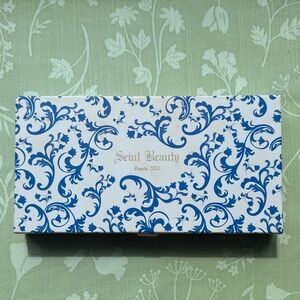 Seint, Ever After IIID Palette- 27     Blue & White Decorative Case